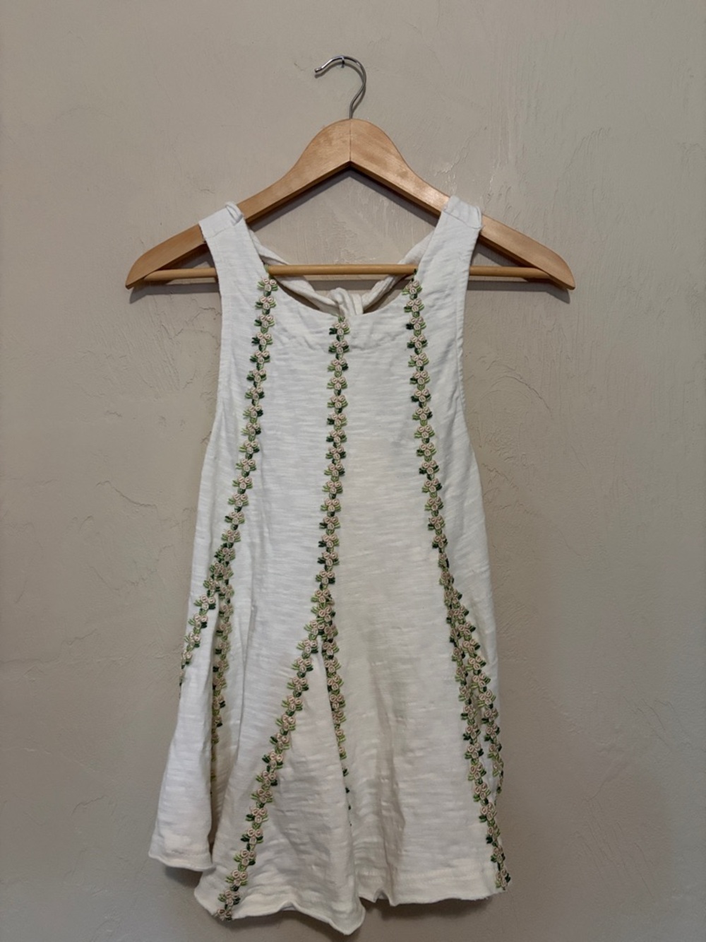 Free People Off-White Flower Embroidered Tank. Worn Once. Like New!
